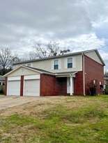 617 W Moan Pl in Fayetteville, AR - Building Photo