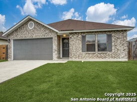 8307 Pine Meadow Dr in Converse, TX - Building Photo