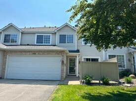 10802 Lexington Dr in Eden Prairie, MN - Building Photo