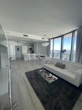 55 SW 9th St, Unit 4208 in Miami, FL - Building Photo - Building Photo