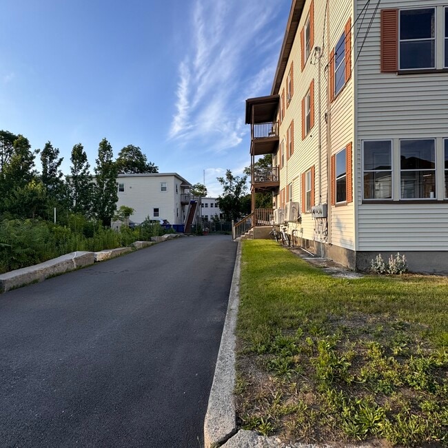 230 Mechanic St, Unit 1 in Leominster, MA - Building Photo - Building Photo