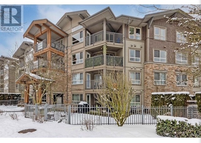 3110 Dayanee Springs Blvd, Unit 517 in Coquitlam, BC - Building Photo - Building Photo