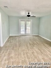Stacey Bear Apartments in La Vernia, TX - Building Photo - Building Photo