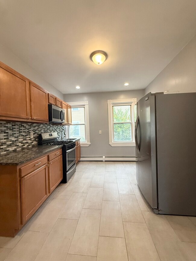 32 Goddard St, Unit 1 in Providence, RI - Building Photo - Building Photo