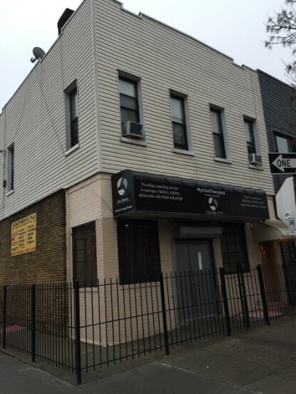 666 Onderdonk Ave in Ridgewood, NY - Building Photo