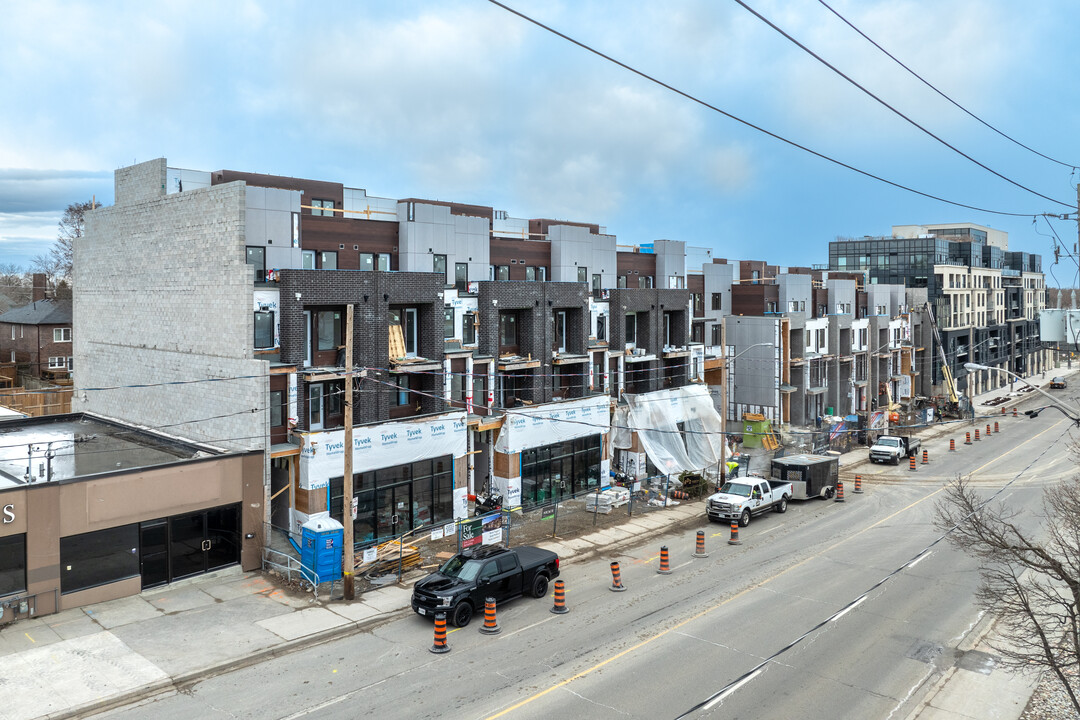 Amsterdam Towns in Toronto, ON - Building Photo