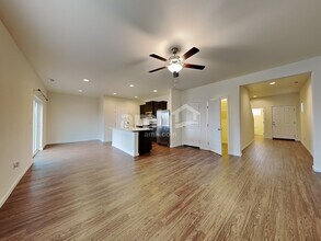 2183 NW Woodland Dr in McMinnville, OR - Foto de edificio - Building Photo