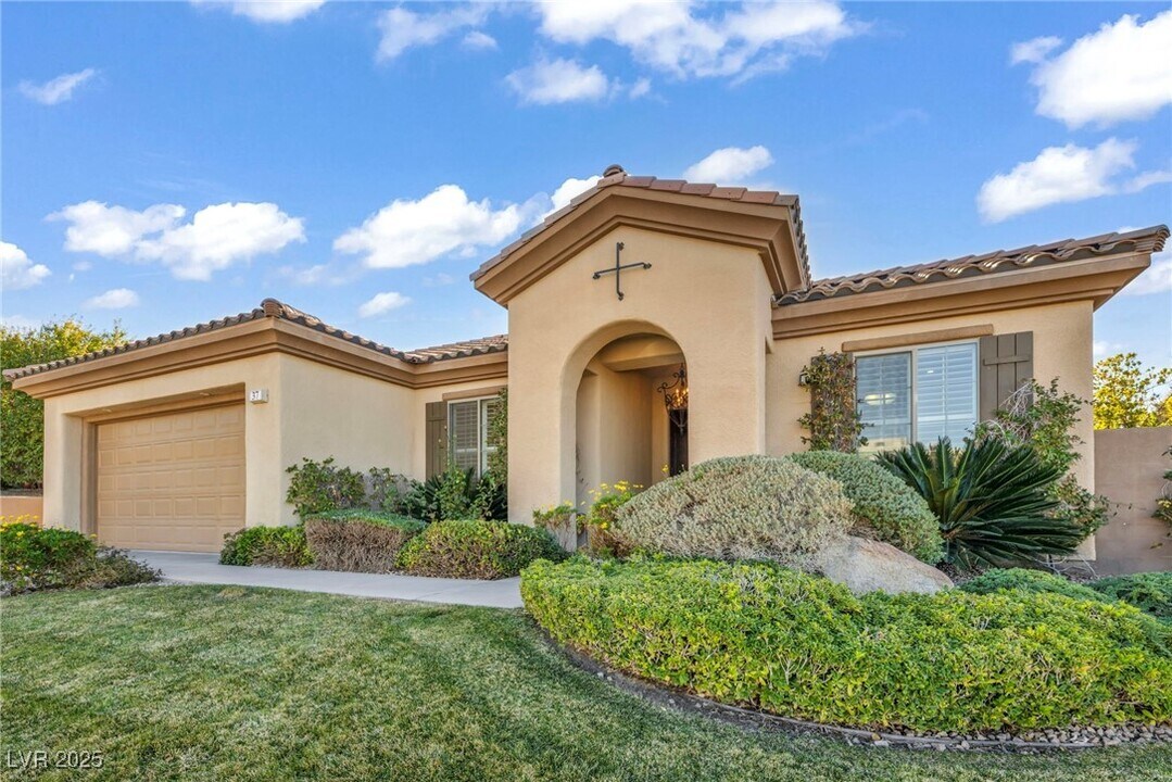 37 Stonemark Dr in Henderson, NV - Building Photo