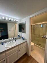 21930 Marylee St in Woodland Hills, CA - Foto de edificio - Building Photo