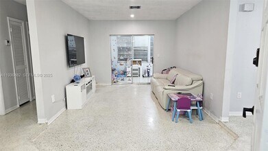 9721 SW 37th Terrace in Miami, FL - Building Photo - Building Photo