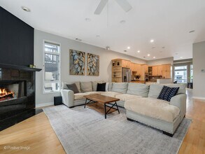 1720 W Altgeld St in Chicago, IL - Building Photo - Building Photo