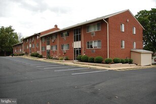 2330 Glendale Terrace in Alexandria, VA - Building Photo