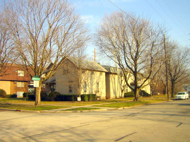 530 S 3rd St in Dekalb, IL - Foto de edificio - Building Photo