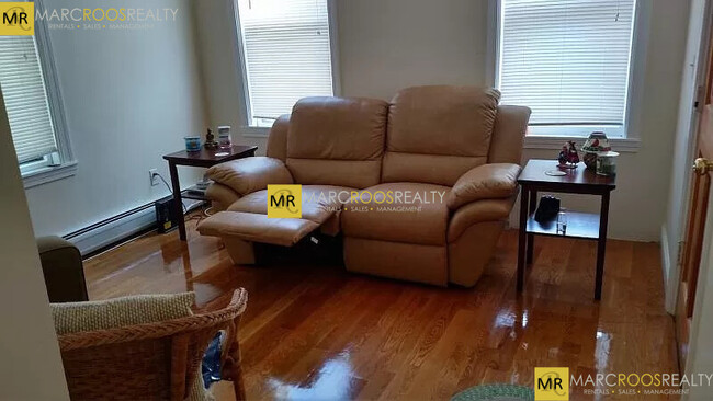 10 Leverett St, Unit 1 in Brookline, MA - Building Photo - Building Photo