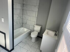 706 Church St, Unit 2 in Fairmont, WV - Building Photo