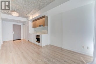 161 Roehampton Ave in Toronto, ON - Building Photo - Building Photo