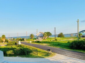 1578 Railroad St in San Leon, TX - Building Photo - Building Photo