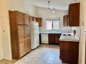 21669 Tulipwood St in Trenton, MI - Building Photo - Building Photo