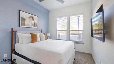 101 S Center St, Unit 447 in Arlington, TX - Building Photo - Building Photo