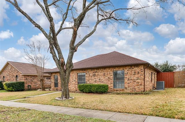 5205 Wood Creek Ln in Garland, TX - Building Photo - Building Photo