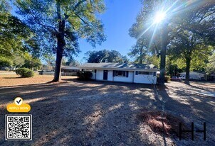 132 Frances St in Saraland, AL - Building Photo