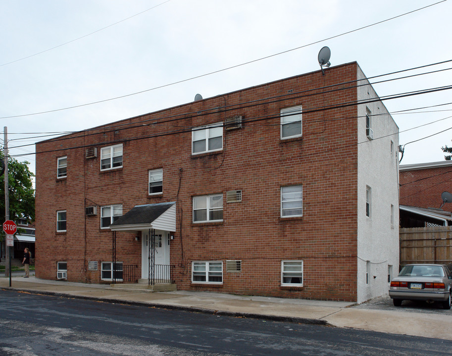 600 Dekalb St in Bridgeport, PA - Building Photo