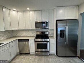 2225 Alpha Dr, Unit Room 2 in Decatur, GA - Building Photo - Building Photo