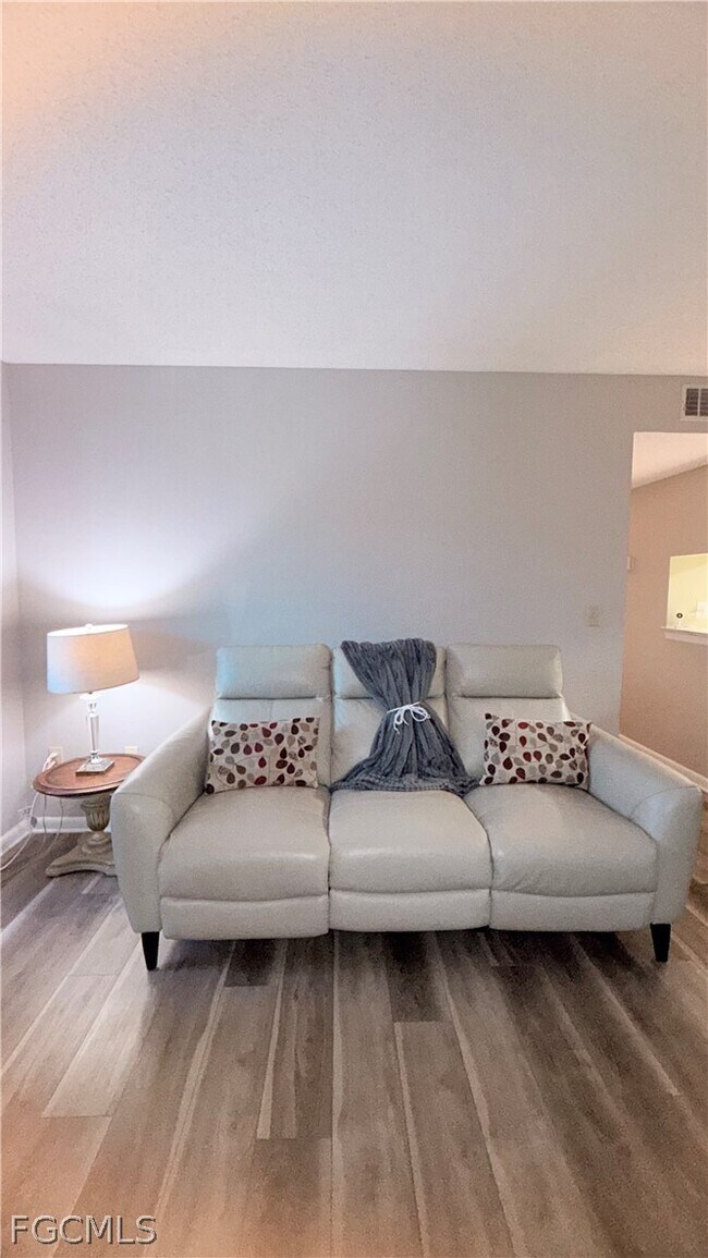 9540 Green Cypress Ln in Ft. Myers, FL - Building Photo - Building Photo