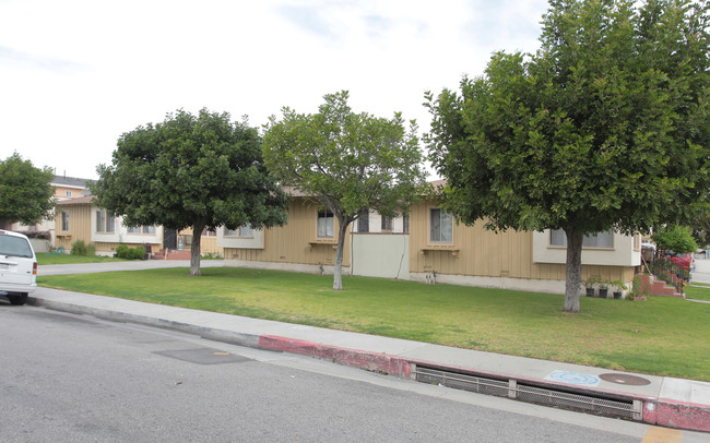 4749-4753 E 57th St in Maywood, CA - Building Photo - Building Photo