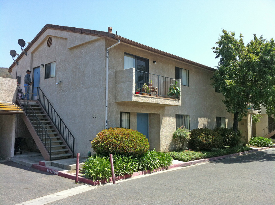 122-128 W Ramona St in Ventura, CA - Foto de edificio