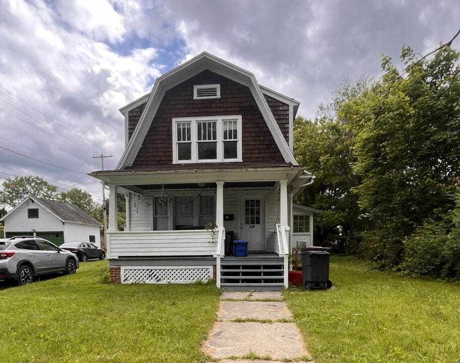 118 S Butz St in State College, PA - Building Photo