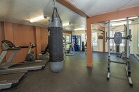 Building Photo - Woodbridge Apartamentos in Sacramento, California