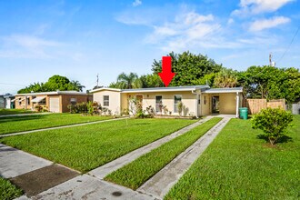 351 SE Solaz Ave in Port St. Lucie, FL - Building Photo - Building Photo