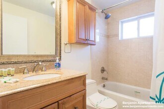 21 Oxford Cir, Unit 1 in Belmont, MA - Building Photo - Building Photo
