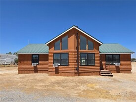 270 W Patricia Ave in Pahrump, NV - Building Photo