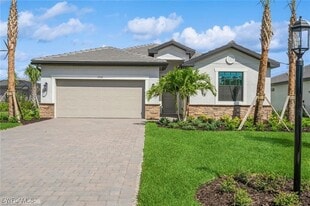 19121 Hinkley Dr in Estero, FL - Building Photo