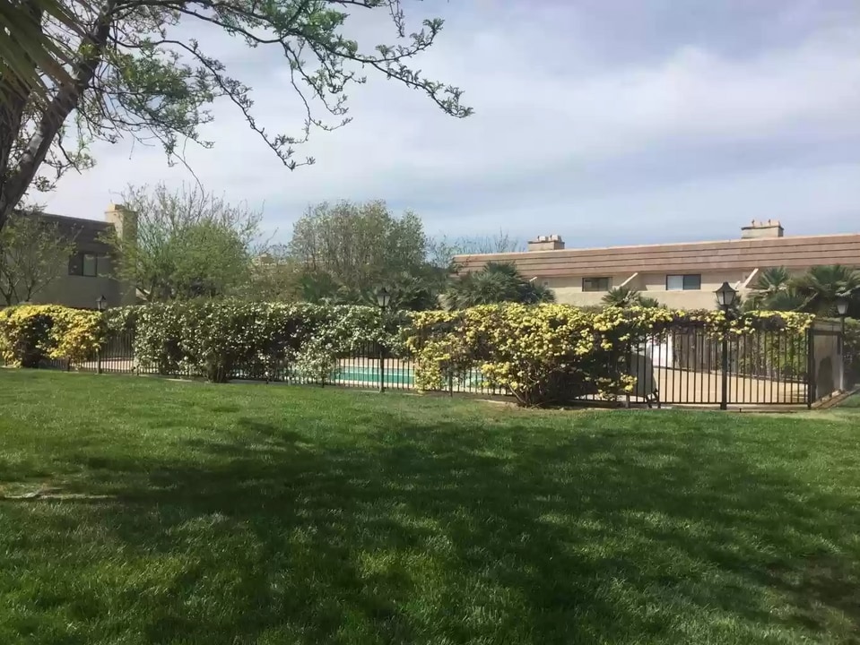 424 W Avenue J5, Unit 29 in Lancaster, CA - Foto de edificio