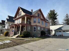 18 Taylor St in Torrington, CT - Building Photo