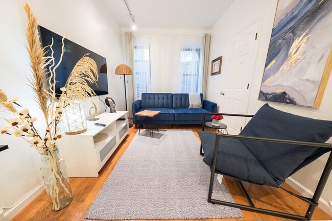 317 E 75th St in New York, NY - Foto de edificio - Building Photo