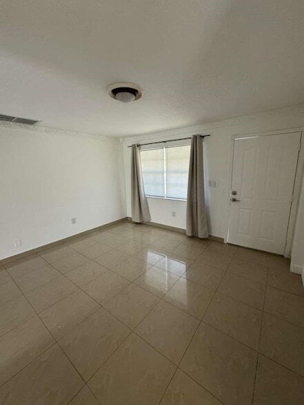 4871 SW 24th Ave in Fort Lauderdale, FL - Building Photo - Building Photo