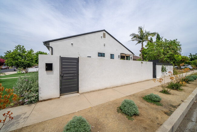 8102 Paso Robles Ave in Los Angeles, CA - Building Photo - Building Photo