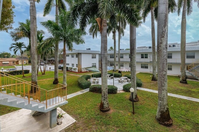 6211 SW 37th St, Unit 211