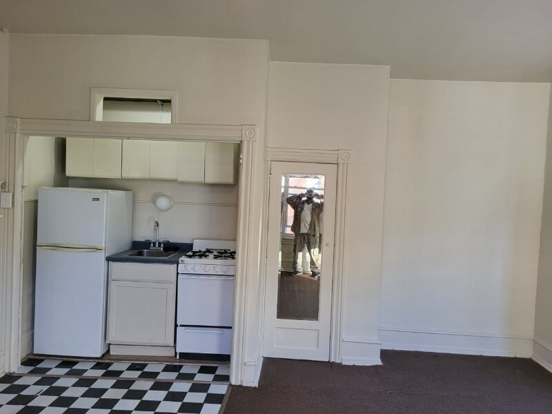 429 S 51st St in Philadelphia, PA - Building Photo