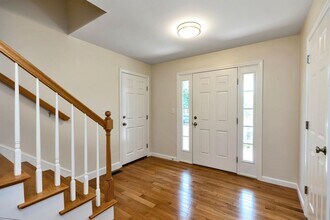 240 Knollwood Way in Manchester, NH - Building Photo - Building Photo