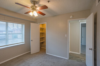 Christopher Place Apartments in Edmond, OK - Building Photo - Interior Photo