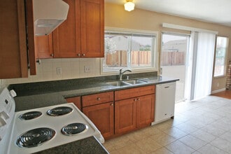 3289 Lantern Way in San Jose, CA - Building Photo - Building Photo