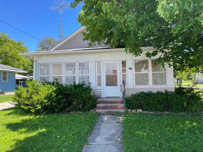 property at 723 S Pennsylvania Ave
