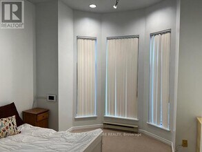 208 Carlton St. in Toronto, ON - Building Photo - Building Photo