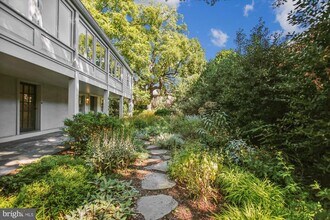 323 N Patrick St in Alexandria, VA - Building Photo - Building Photo