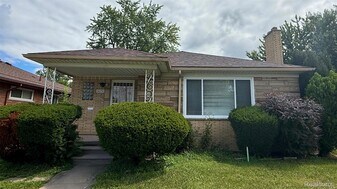 24290 Eastwood St in Oak Park, MI - Building Photo